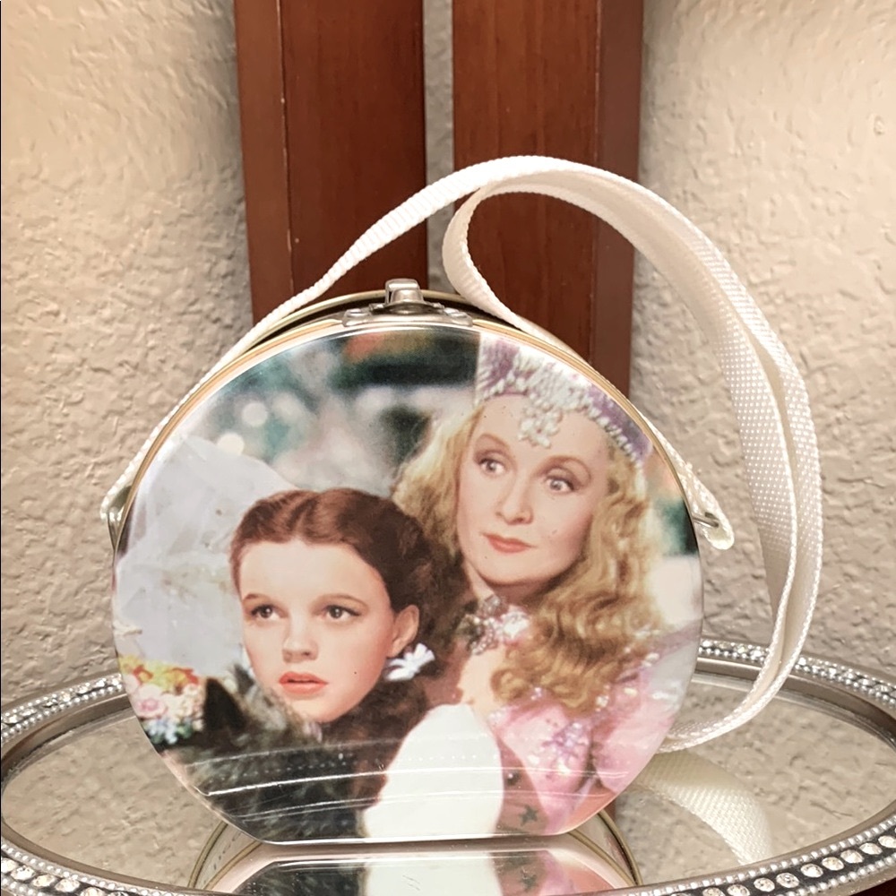 🔹Turner Entertainment Co. 1999 Wizard of Oz Dorothy & Glinda Good Witch Tin..